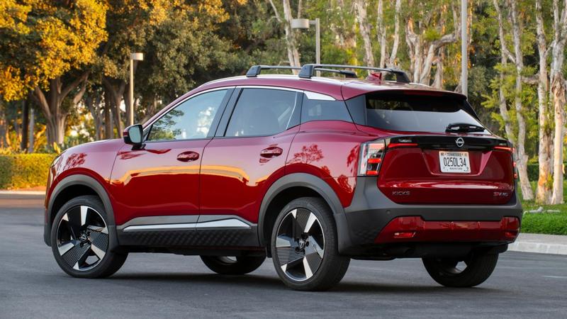2025 Nissan Kicks SR