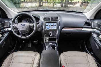 19 Vs Ford Explorer What S The Difference Autotrader