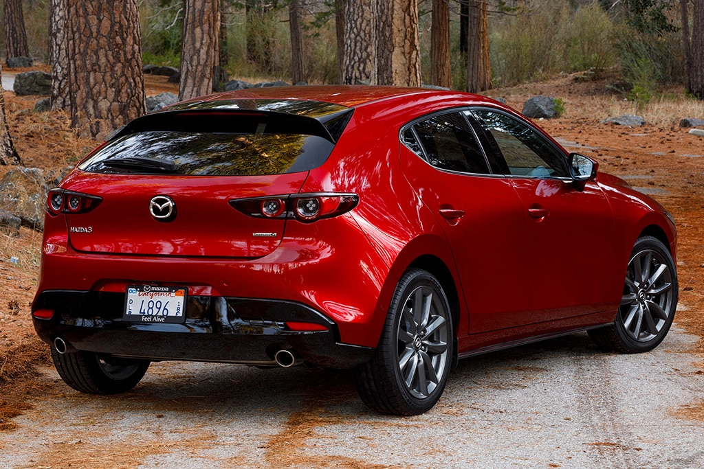 Mazda 3 2019 trasero derecho en rojo