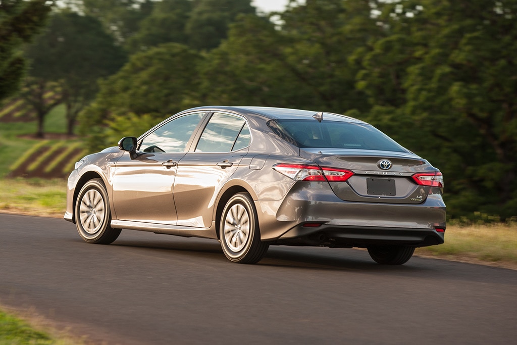 Toyota Camry Hybrid 2019: Ulasan Mendalam untuk Pasar Inggris