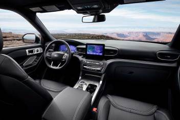 19 Vs Ford Explorer What S The Difference Autotrader