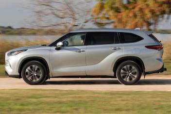 2019 Vs 2020 Toyota Highlander What S The Difference Autotrader