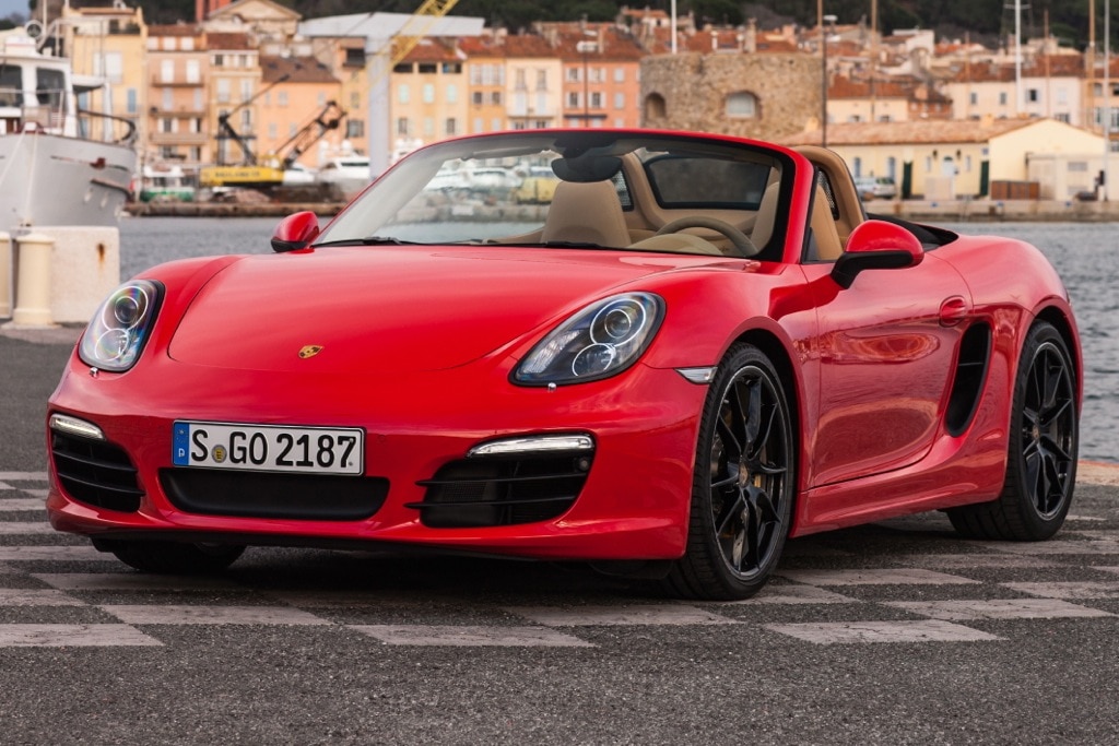 2013 Porsche Boxster delantero izquierdo en rojo.