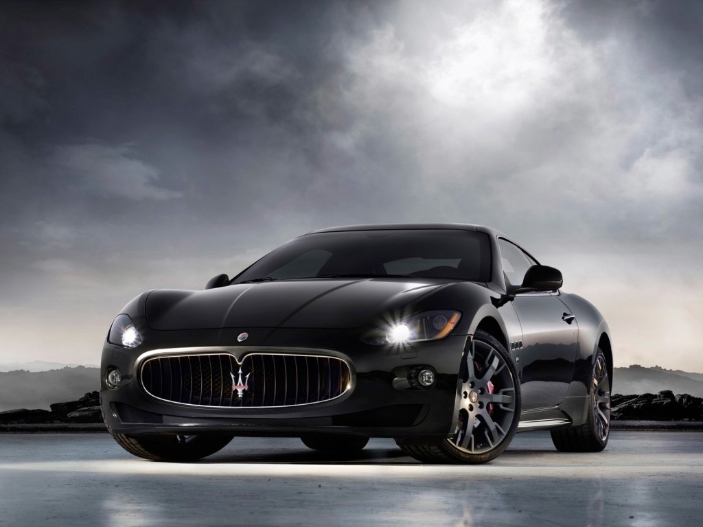 2013 Maserati Gran Turismo delantero izquierdo en negro