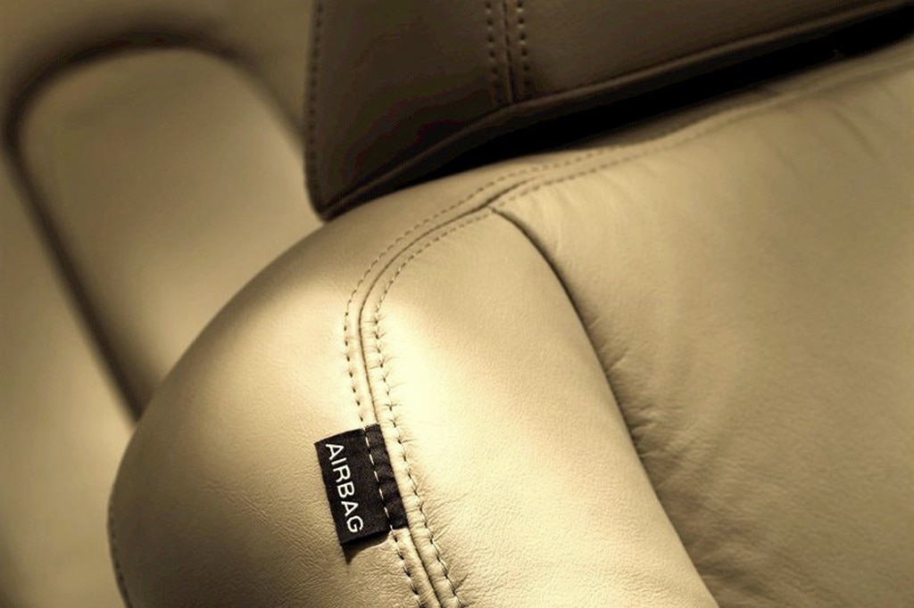 Airbag Center: Knee Airbags