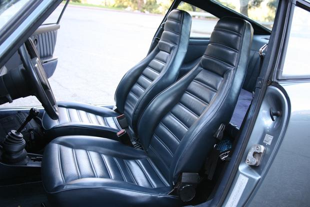Seats in the Porsche 911