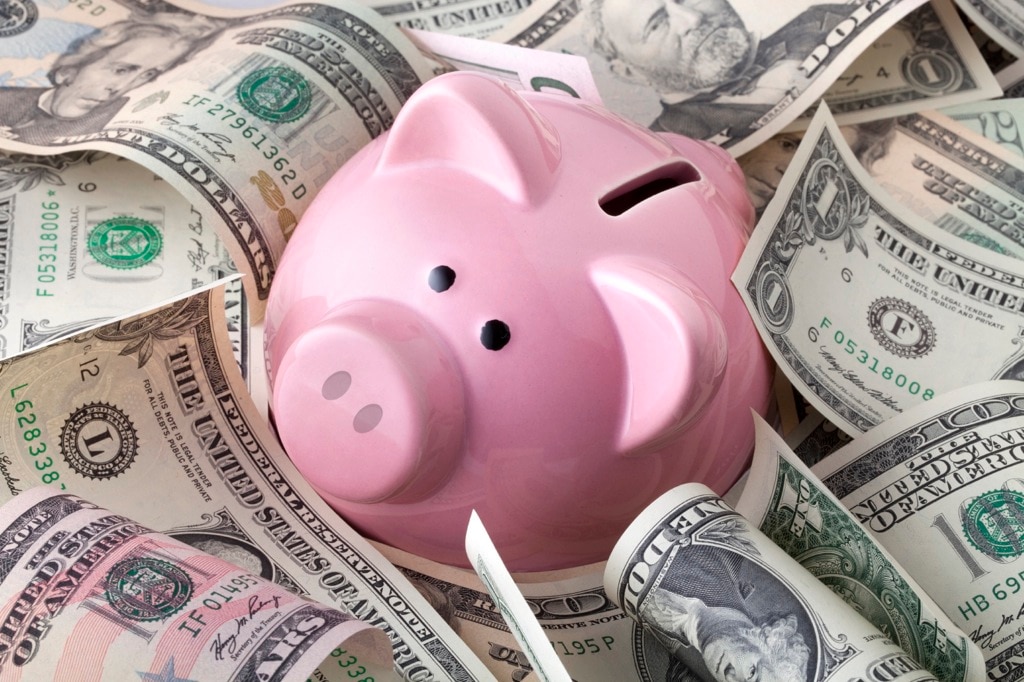 is it better to buy a car in cash or finance