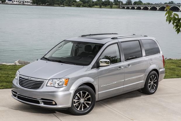 2015 Chrysler Town \u0026 Country vs. 2015 