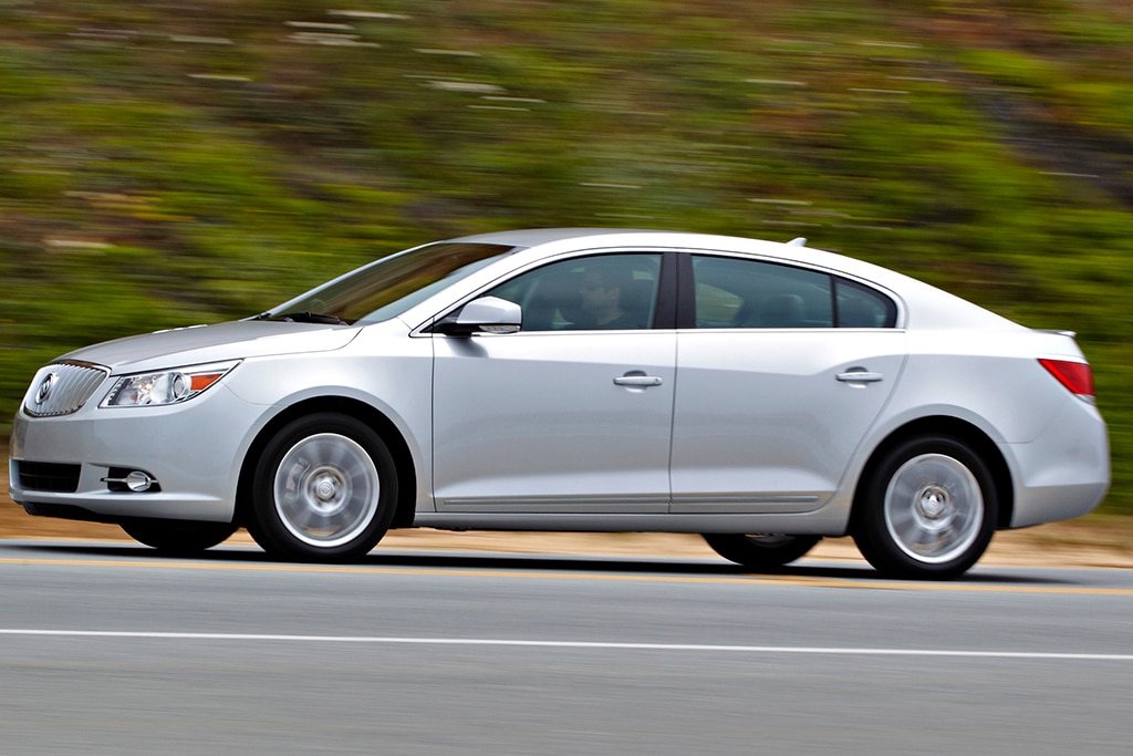 Perfil del Buick LaCrosse 2011 en plata