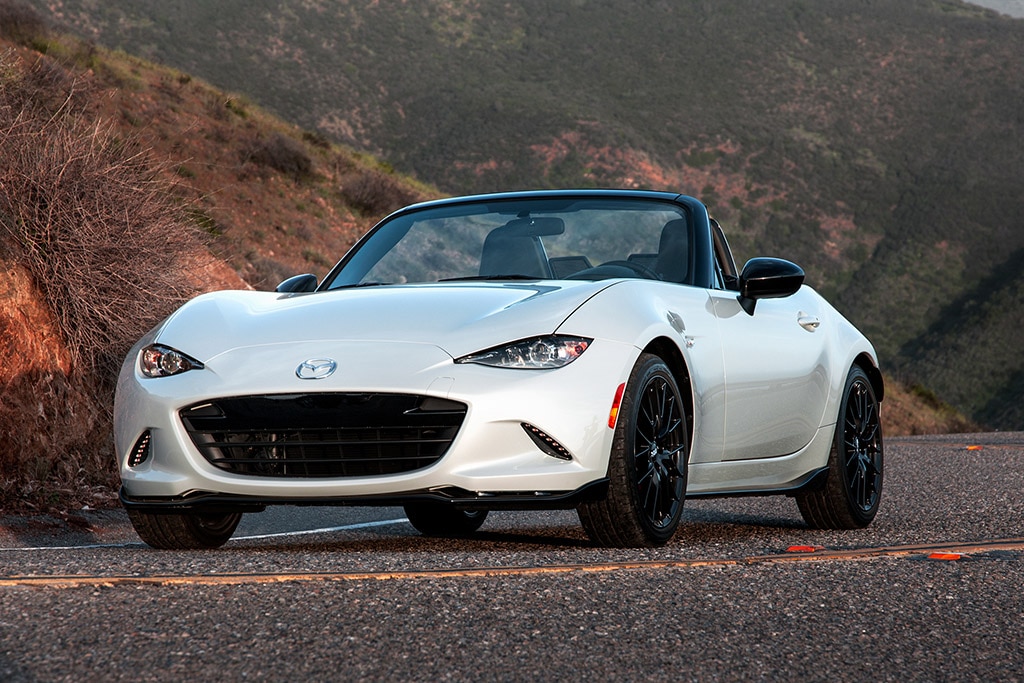 2016 Mazda MX-5 Miata delantero izquierdo en blanco