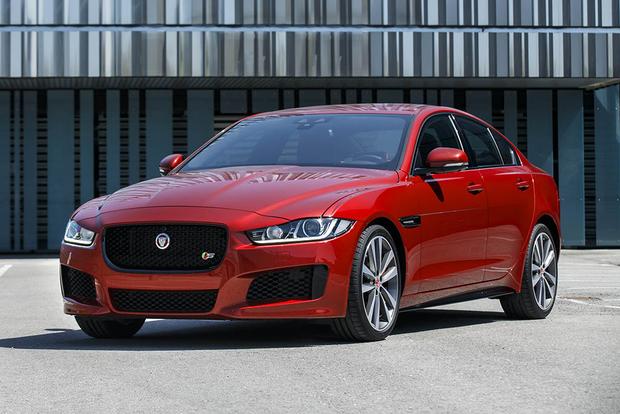 Jaguar XE 2020 đầu tiên cập cảng Việt Nam hé lộ những trang bị hiện đại  đấu MercedesBenz CClass và BMW 3Series