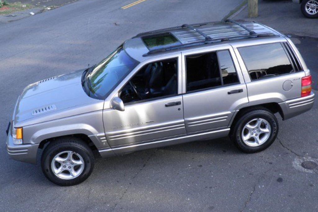 The Jeep Grand Cherokee 5 9 Limited Is The Forgotten Hot Rod Grand Cherokee Autotrader The Jeep Grand Cherokee 5 9 Limited Is The Forgotten Hot Rod Grand Cherokee Autotrader
