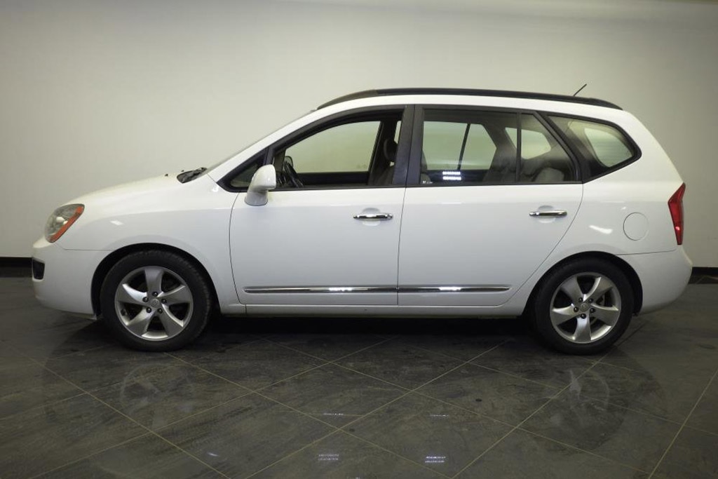 The Kia Rondo Is an Actual Vehicle You Don't Remember Autotrader