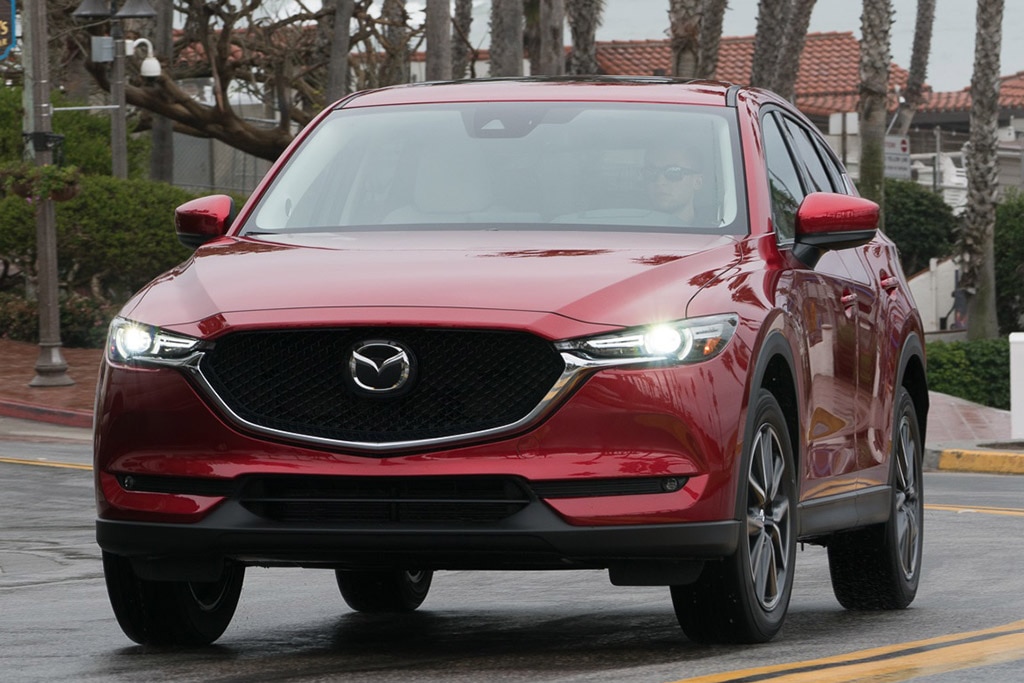 2017 Mazda CX-5 en rojo.