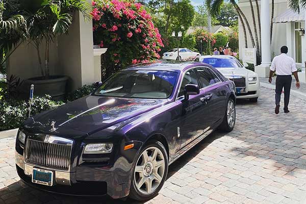 Jennifer Lopezs Car Choice for Driving Around LA Was a Twotone RollsRoyce  Phantom  autoevolution