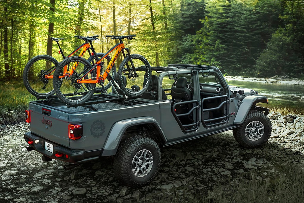 The Jeep Gladiator's Truck Bed Presents Endless Possibilities - Autotrader