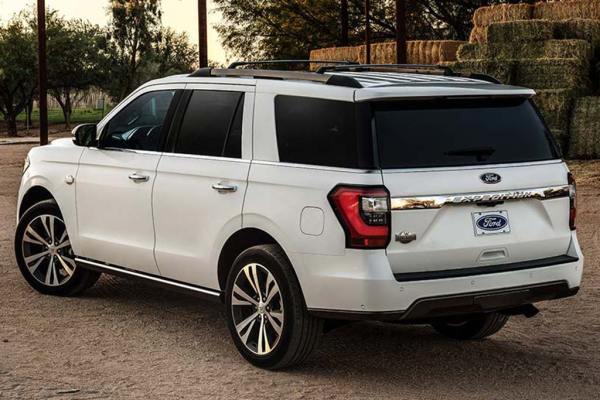 2020 Ford Expedition Vs 2020 Chevrolet Tahoe Which Is