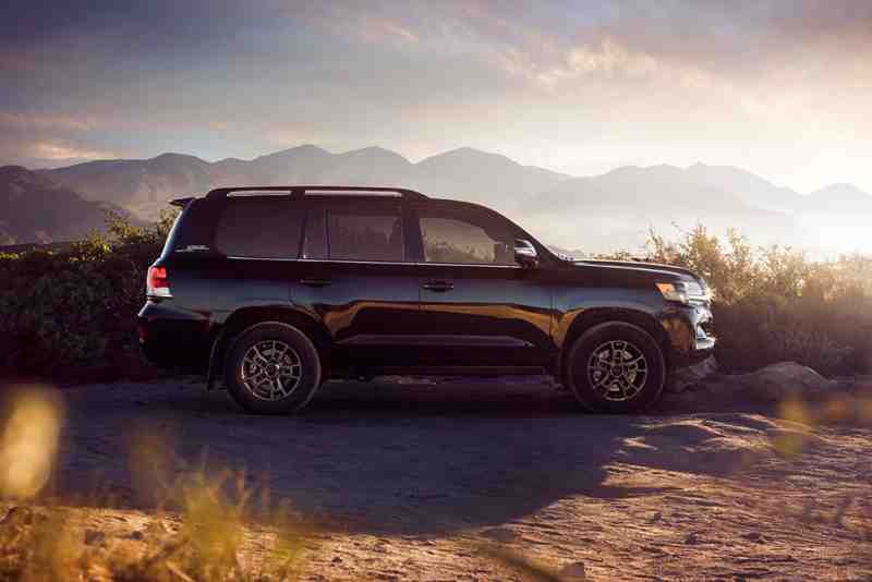 2020 Toyota Land Cruiser Vs 2020 Toyota Sequoia What S