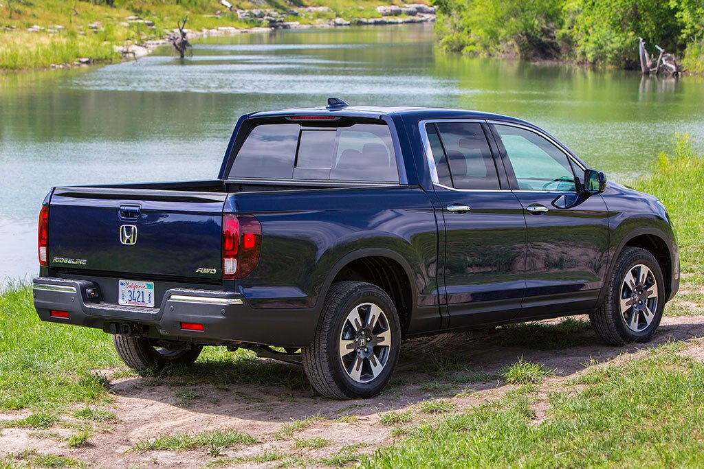 2020 Toyota Tacoma Vs 2020 Honda Ridgeline Which Is Better Autotrader