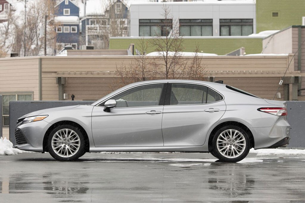 Toyota Camry vs Honda Accord 2020: Duel Sedan Kelas Menengah yang Memukau