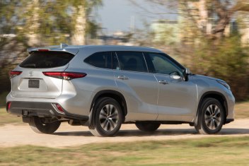 2020 Kia Telluride Vs 2020 Toyota Highlander Which Is Better Autotrader