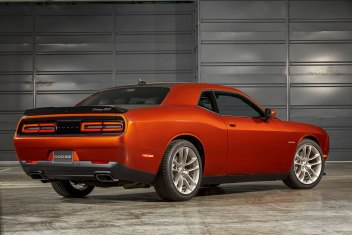2020 Dodge Challenger Vs 2020 Dodge Charger What S The