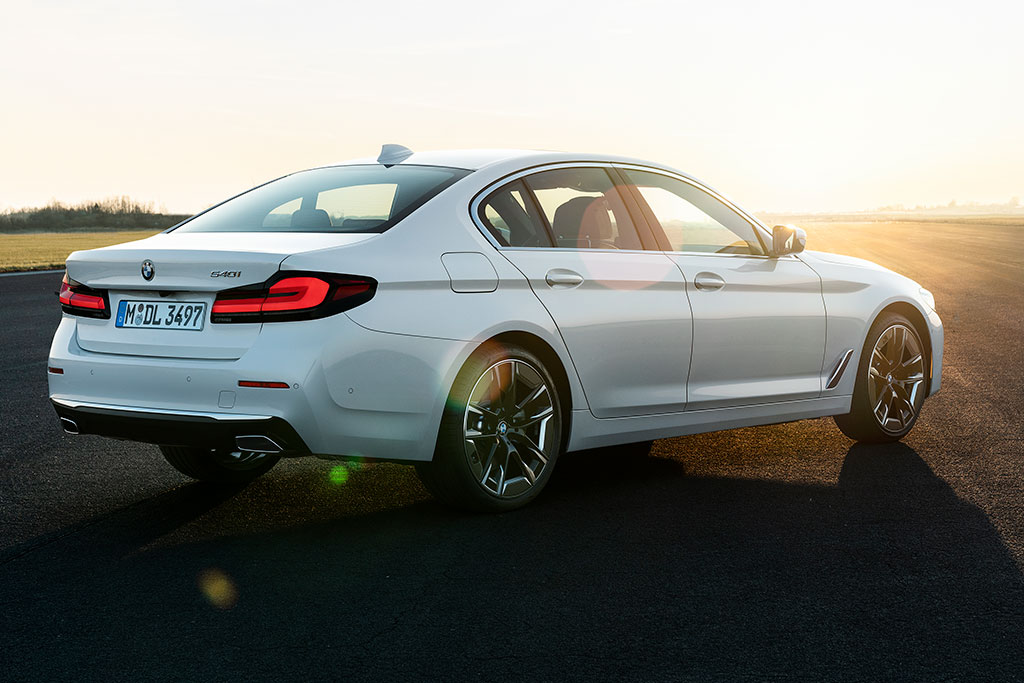 2021 bmw 5 series review - autotrader