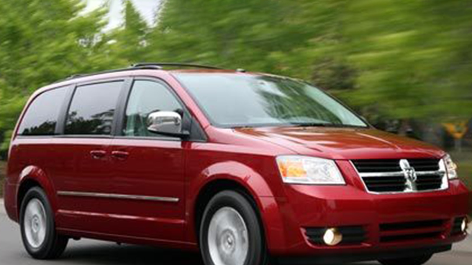 2008 Chrysler Town and Country Lado derecho delantero en rojo