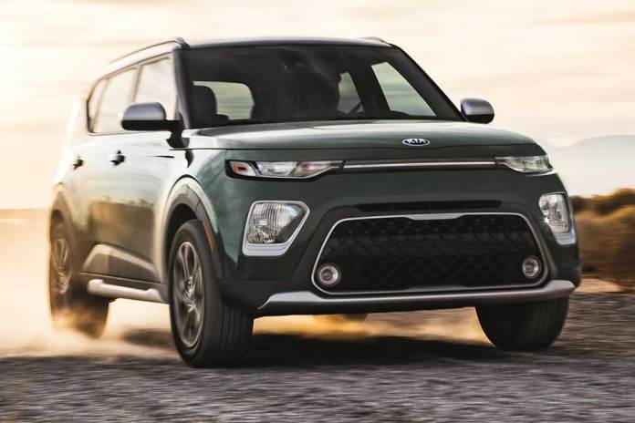 Vista frontal del Kia Soul 2020 en verde
