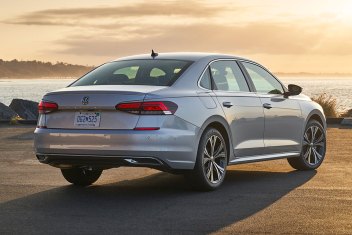 Research 2021
                  VOLKSWAGEN Passat pictures, prices and reviews