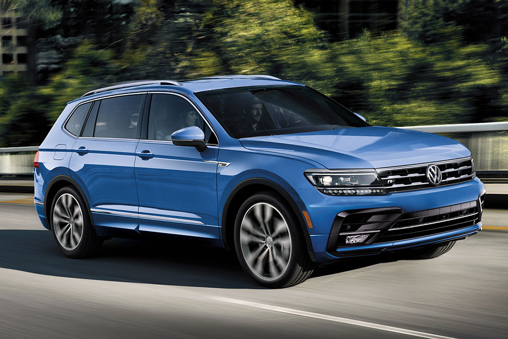 2021 Volkswagen Tiguan Front Right Side in Blue