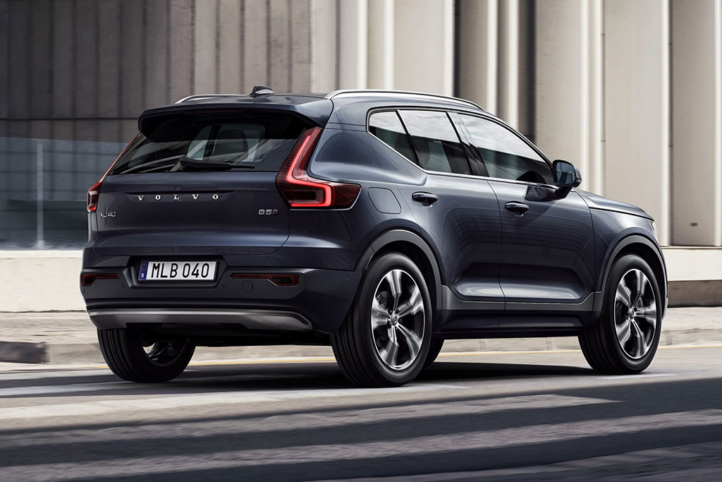 2021 volvo xc40 review  autotrader
