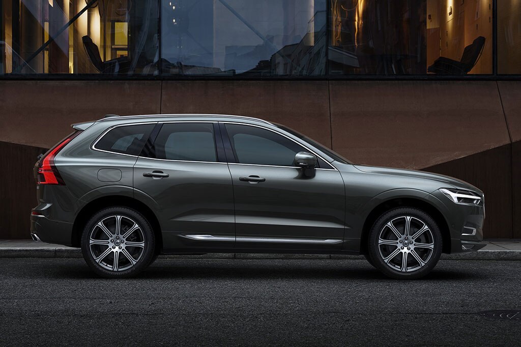 2021 volvo xc60 review - autotrader