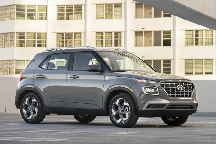 21 Hyundai Venue Vs 21 Honda Hr V Which Is Better Autotrader