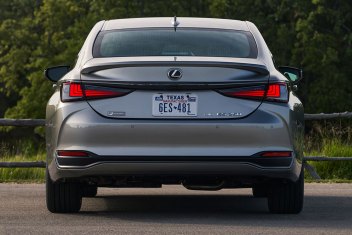 21 Lexus Es Review Autotrader 21 Lexus Es Review Autotrader