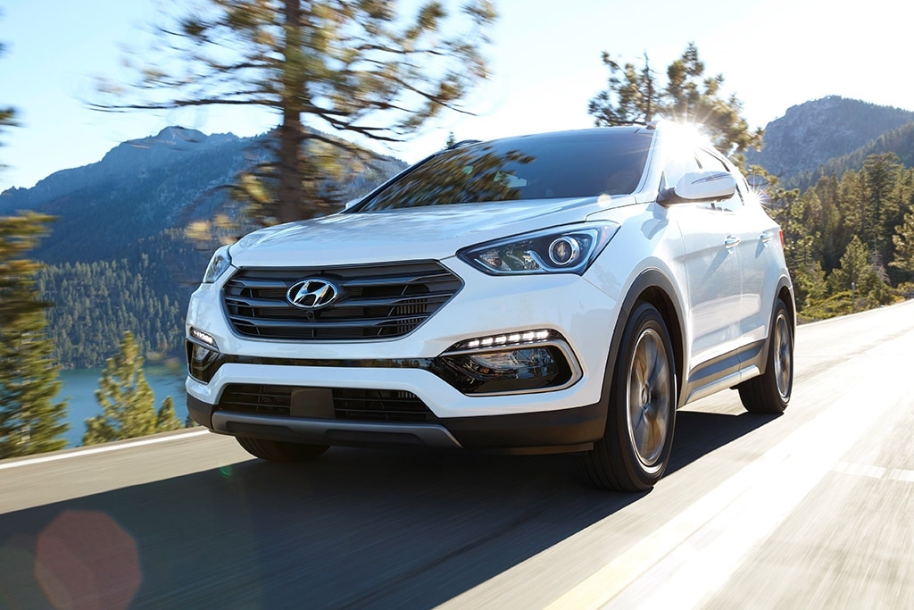2017 Hyundai Santa Fe Sport delantero izquierdo en blanco