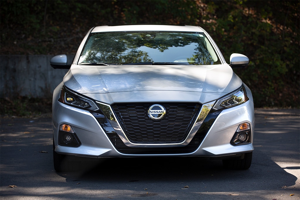 2021 Nissan Altima Front in Silver