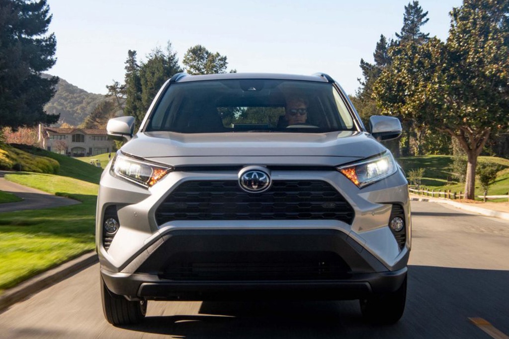 Toyota RAV4 2021 Frente en gris