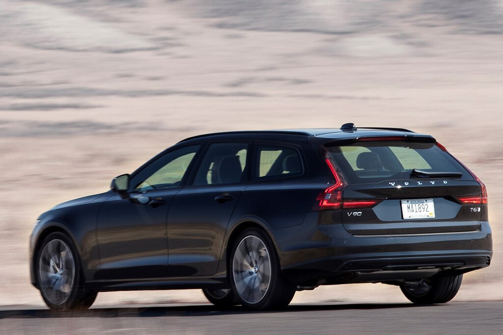 2021 Volvo V90 Cross Country/V90 Review - Autotrader