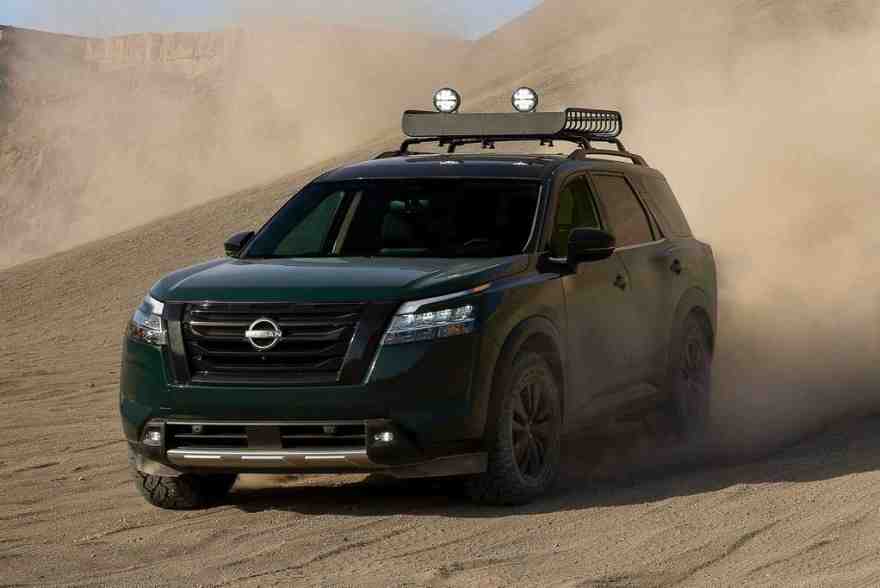 2022-nissan-pathfinder-green-offroading