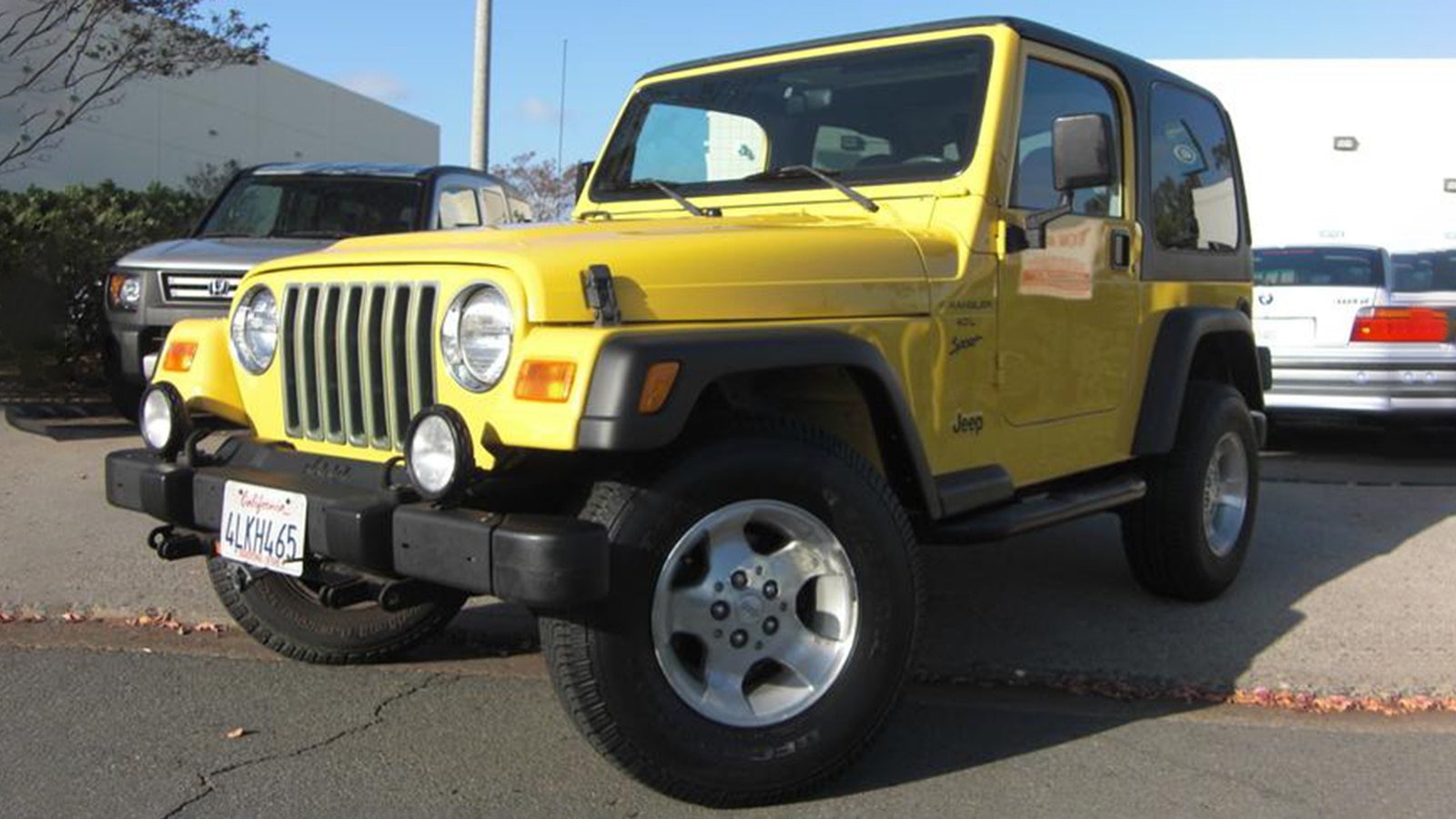 Arriba 98+ imagen wrangler jeep 90s