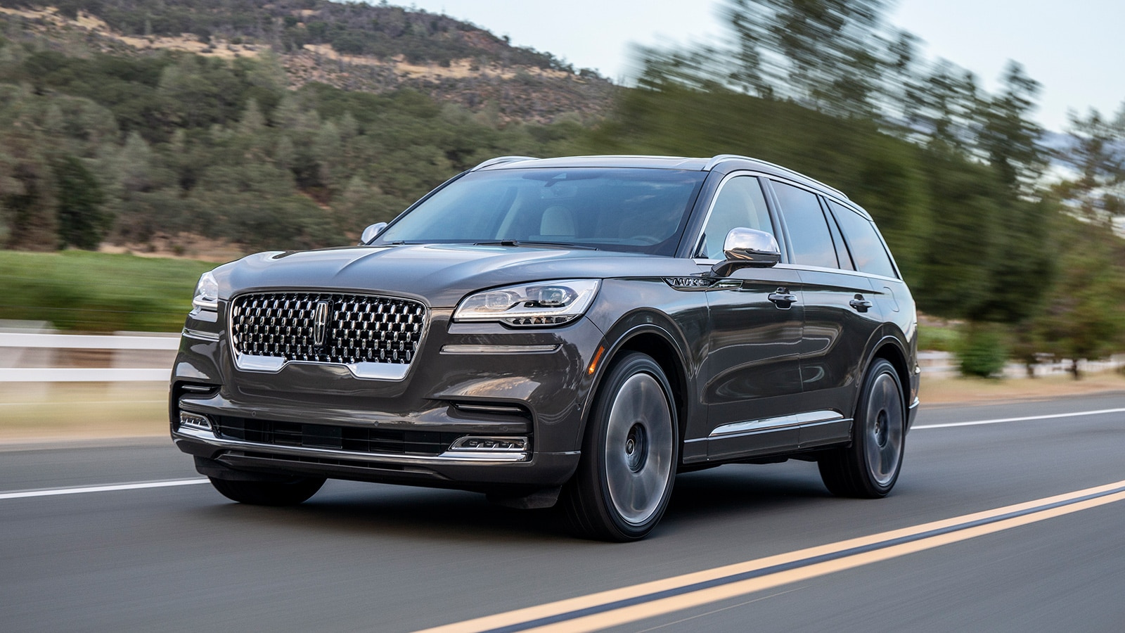 here-s-what-it-s-like-to-road-trip-in-a-2021-lincoln-aviator-gt-phev