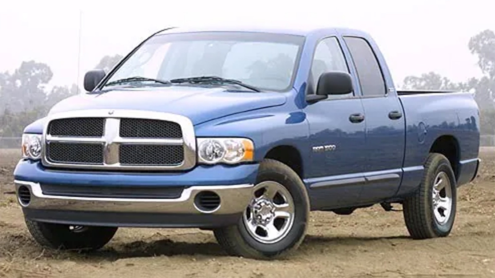 2004 Dodge Ram 1500 Lado delantero izquierdo en azul