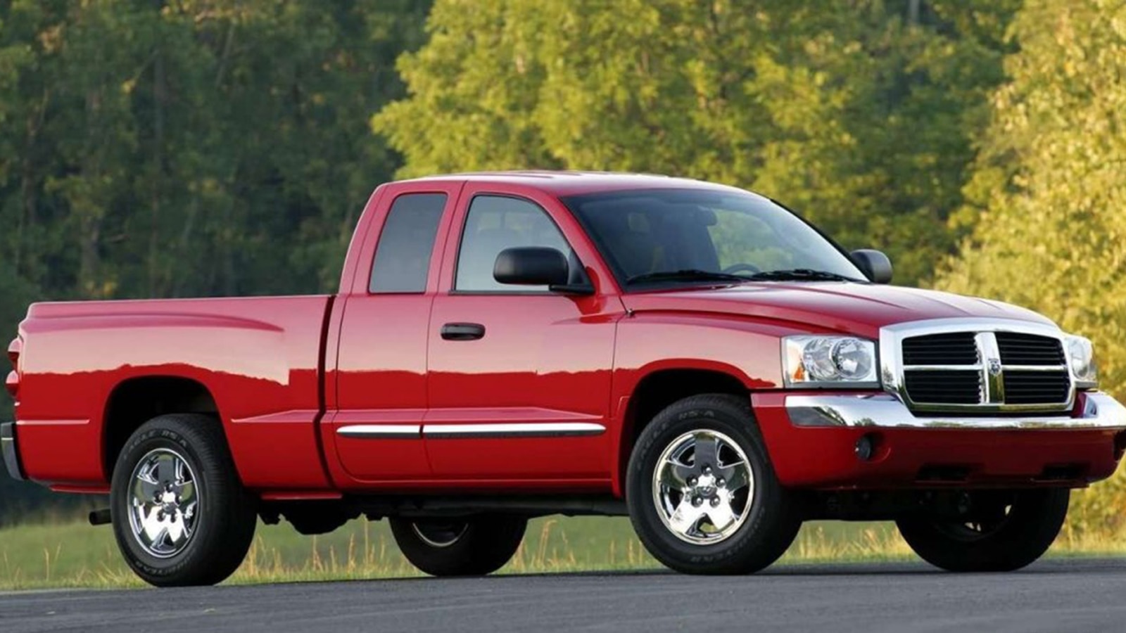 2006 Dodge Dakota perfil rojo