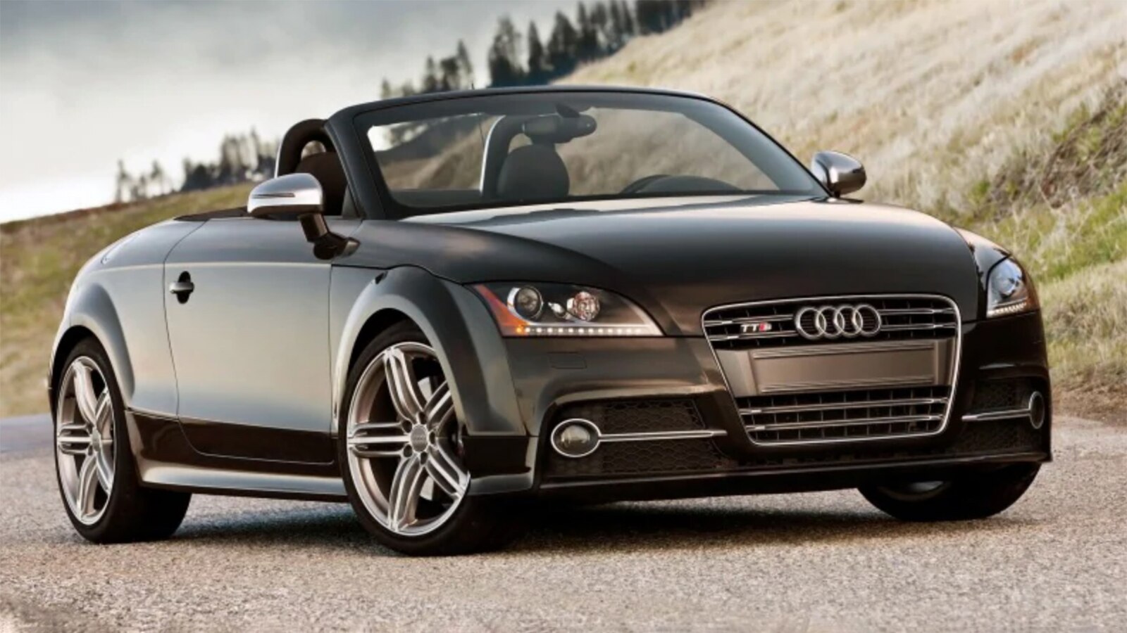 2013 Audi TT Convertible Lado derecho delantero en negro