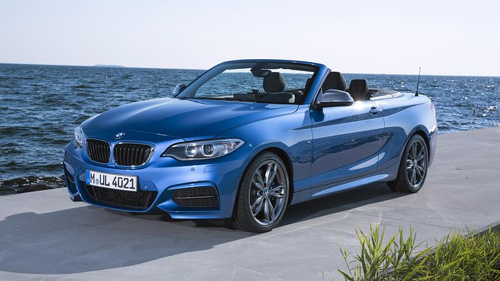 2015 BMW Serie 2 Lado delantero izquierdo en azul