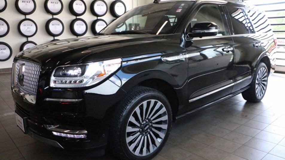 2018 Lincoln Navigator Front Left Side in Black