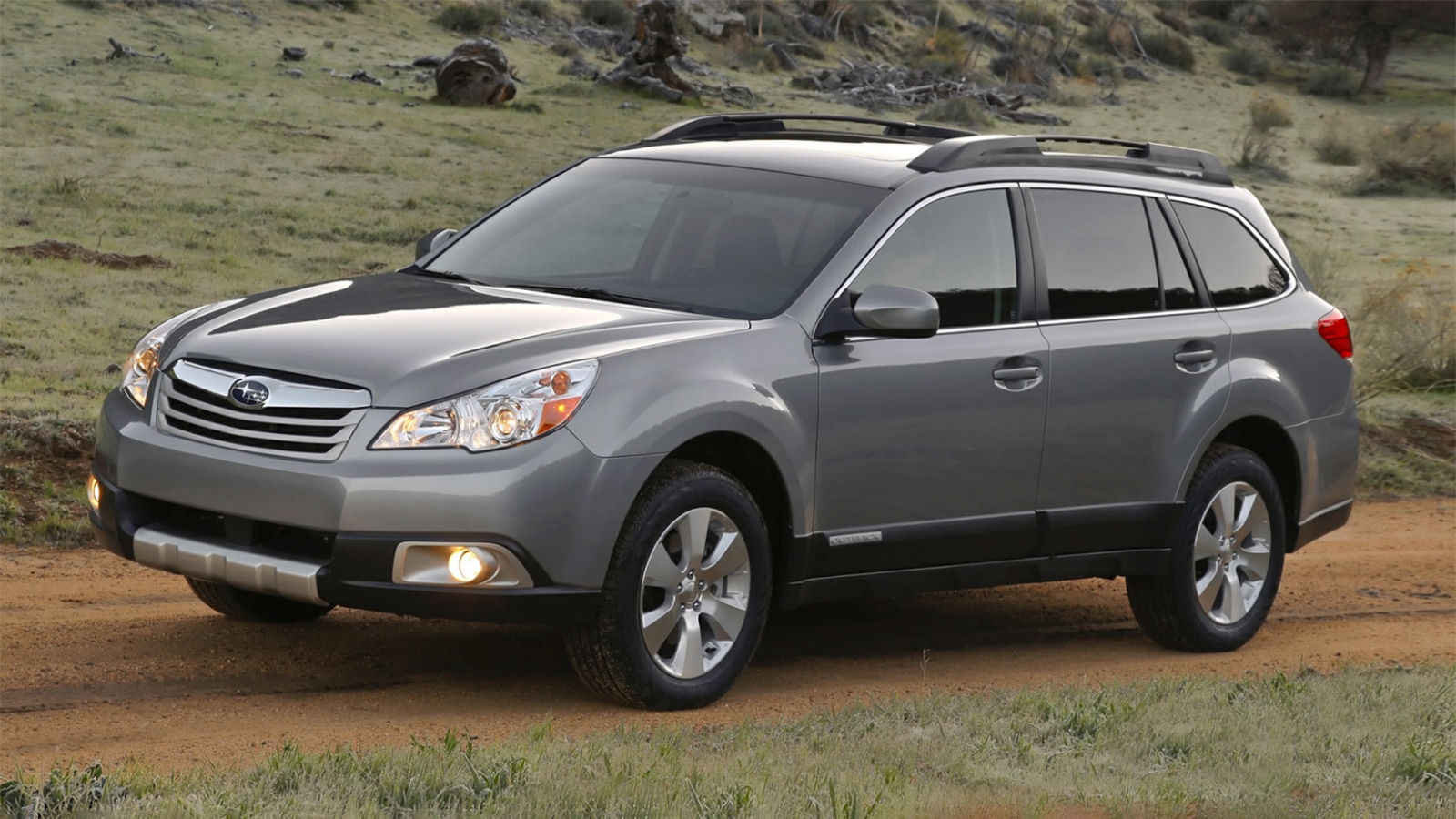 2011 Subaru Outback Delantero Lado Izquierdo en Plata