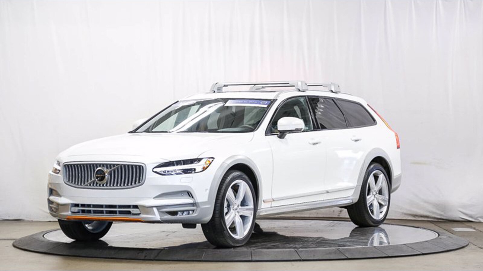 2019 Volvo V90 Cross Country review - Drive