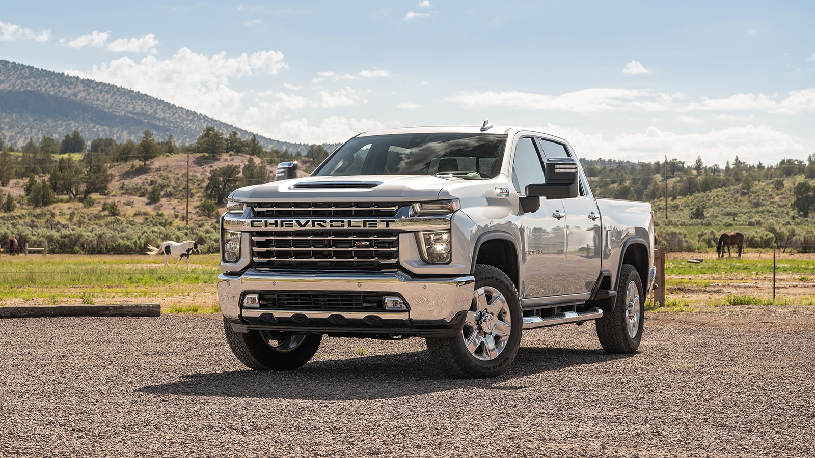 Chevrolet Silverado HD 1500 2021 en blanco perla
